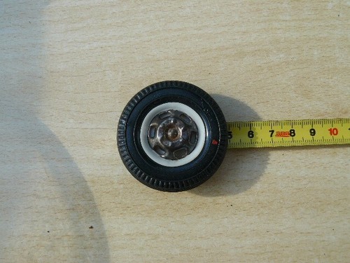 Roue avec enjoliveur - avec,